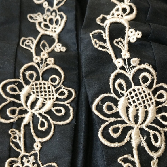 #6 TRUE VICTORIAN ANTIQUE Cutwork Lace Trimmed SILK TAFFETTA BODICE - Picture 2 of 8